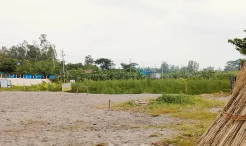 আকক্লেপুরে মেইন রোড সংলগ্ন দোকান ঘর